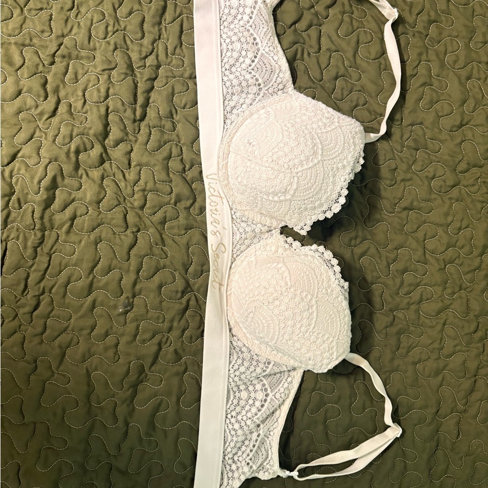 Victoria's Secret Ivory Lace Bra